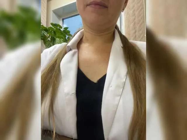 -Jolly- on BongaCams