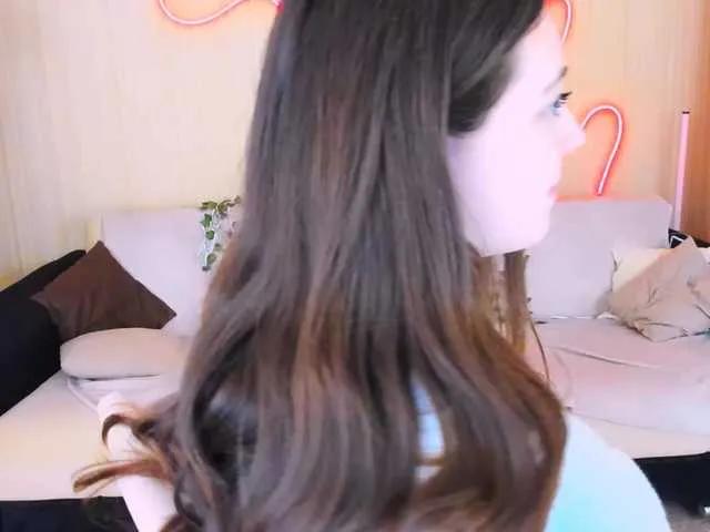 AlluringLookk on BongaCams 