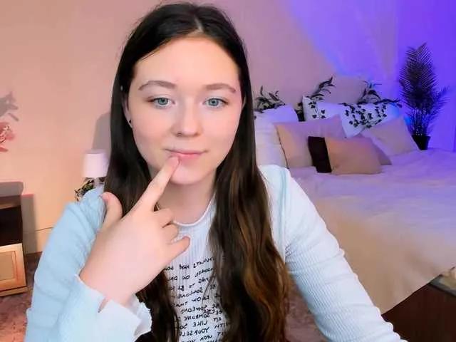 AlluringLookk on BongaCams 