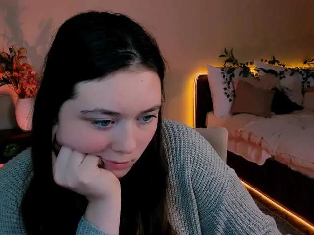 AlluringLookk on BongaCams 