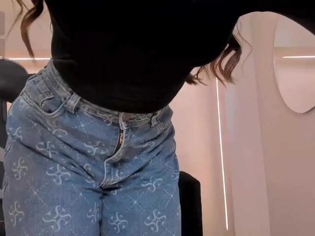 EllaClark — Grab me by the neck and I'll be yours while you fuck me or suck your fingers into my panties.
Gentlemen 
Be treated like a Queen 
Guys who care about me 
Be so pampered