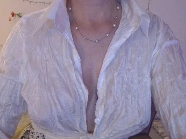 goodSnowQueen on BongaCams 