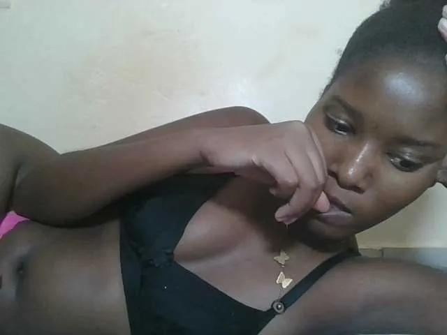 Hornyqueen4 on BongaCams