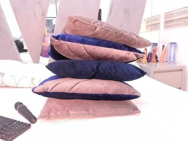 sensually-explosive on BongaCams