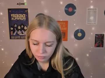megan_cold — GOAL: make my day better [98 tokens remaining] Welcome to my room! #blonde #18 #skinny #feet #boobs #nonude