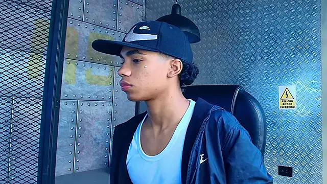 AlanCutee on StripChat 