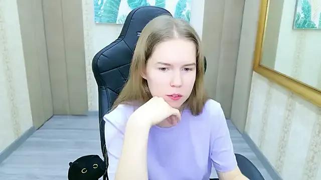 Alida_Brice — lick lips