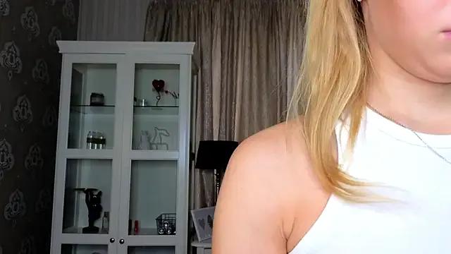 AnneFoxy on StripChat 