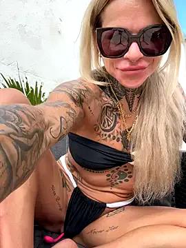 Divina_X_ on StripChat 