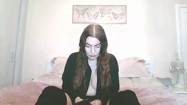 EllaKent on StripChat 