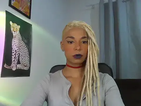 Helenoir on StripChat