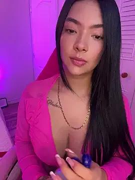 Kiity- — SEXY DANCE  AND SHAKE TITTS PAPI