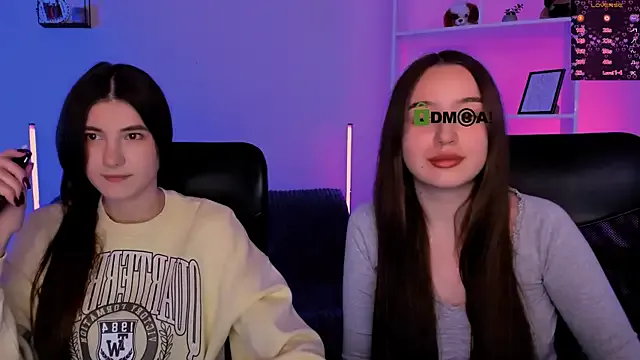 leslie_bird on StripChat