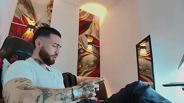 Luke_davis01 — ALL NAKED NOW! 