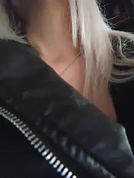 MILFBARBY — Make me squirt in public place