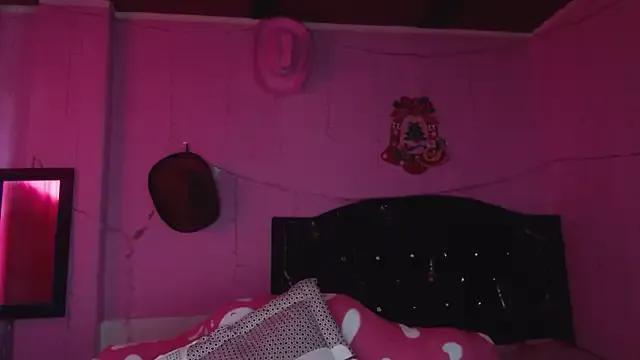 NikkiRous_ on StripChat 