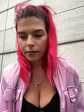 RiriRoseey on StripChat 