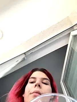 RiriRoseey on StripChat 