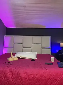 Samantha_Milf__ on StripChat