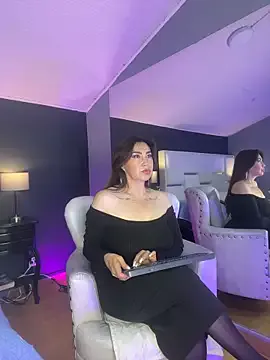 Samantha_Milf__ on StripChat