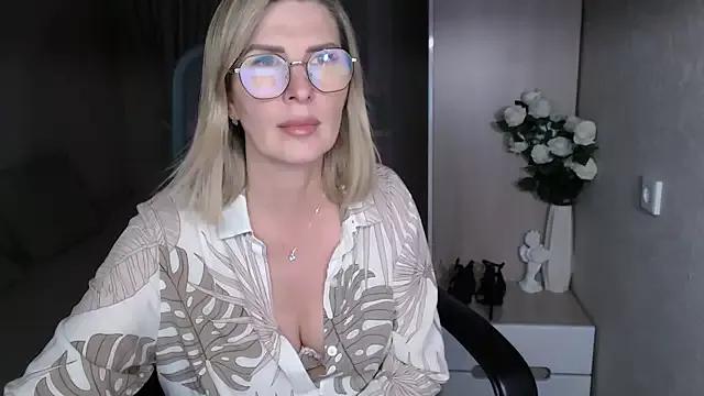 sensualEmilia on StripChat 