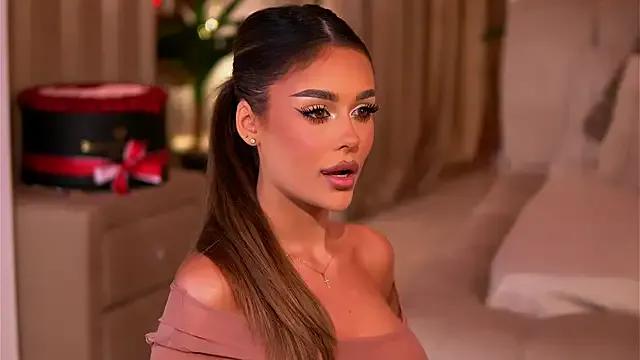 YasmineShaw — Pussy Play 