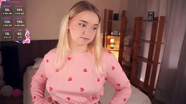 ZaraCreedon on StripChat 